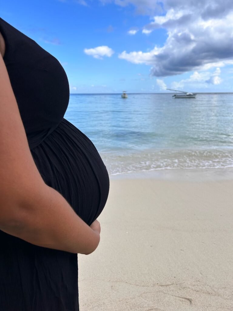 zoom baby bump pregnant woman